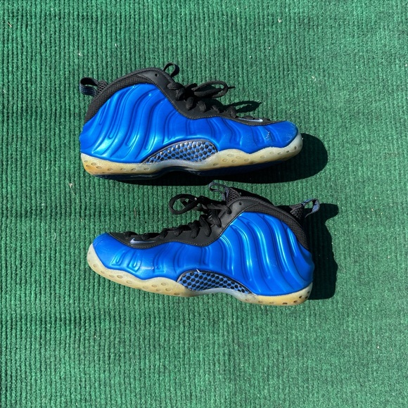 blue black foamposite